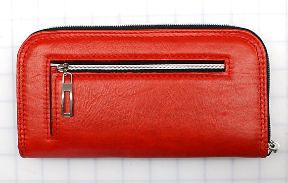 Zippered accordion coin pocket 