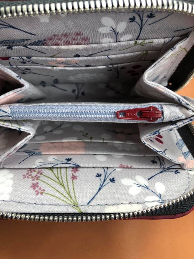 MINI CLASSIC ZIP AROUND WALLET PDF PATTERN 